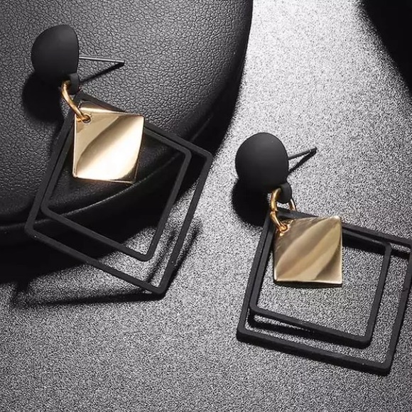 Jewelry - NWOT geometric black/gold earrings